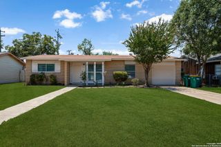 121 Rosewood, Universal City, TX 78148
