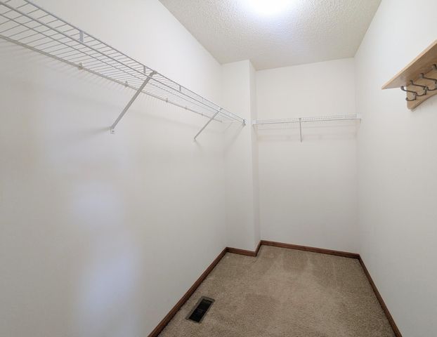 11170 Sand Castle Drive E, Woodbury, MN 55129