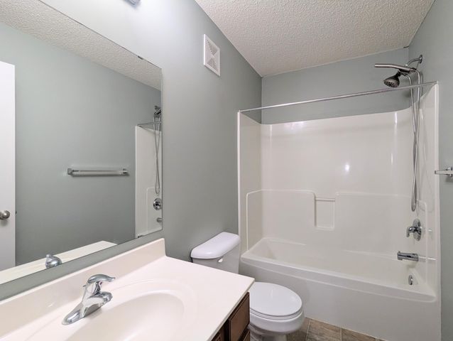 11170 Sand Castle Drive E, Woodbury, MN 55129