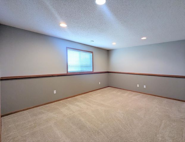 11170 Sand Castle Drive E, Woodbury, MN 55129