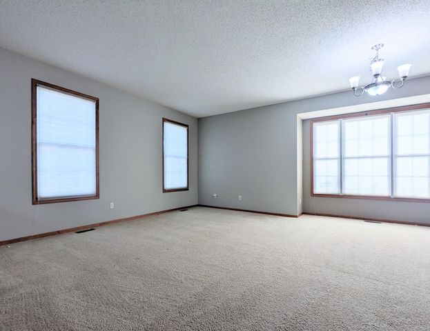 11170 Sand Castle Drive E, Woodbury, MN 55129