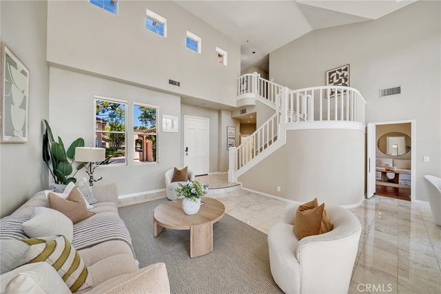 2466 Aquasanta, Tustin, CA 92782