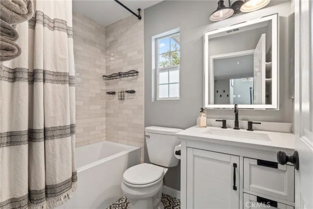 27169 Saddlepeak, Valencia, CA 91354
