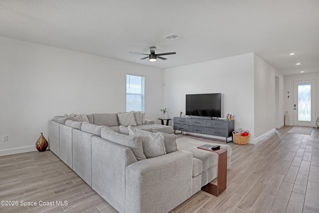 476 Glaspell Circle SE, Palm Bay, FL 32909