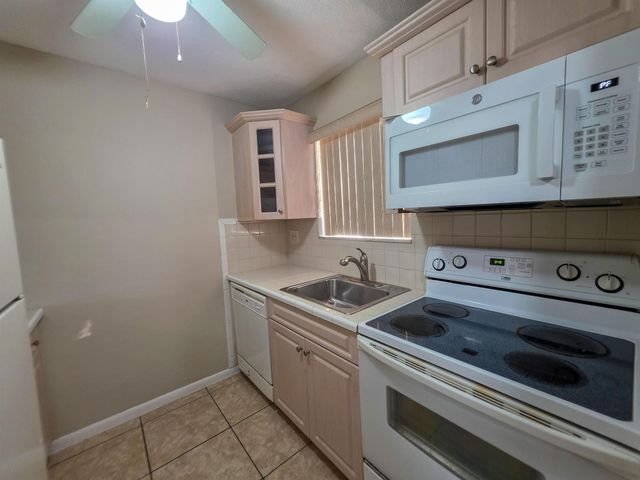 6080 Forest Hill Boulevard 103, West Palm Beach, FL 33415