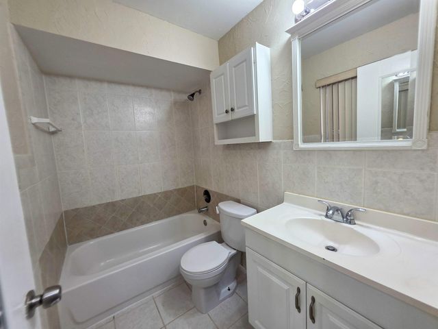 6080 Forest Hill Boulevard 103, West Palm Beach, FL 33415