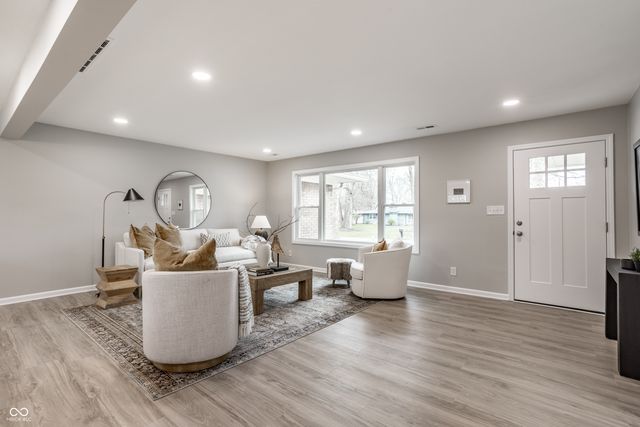 5765 Susan Drive E, Indianapolis, IN 46250