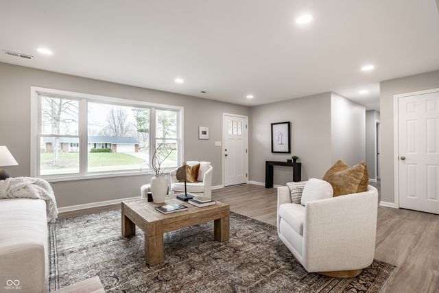 5765 Susan Drive E, Indianapolis, IN 46250