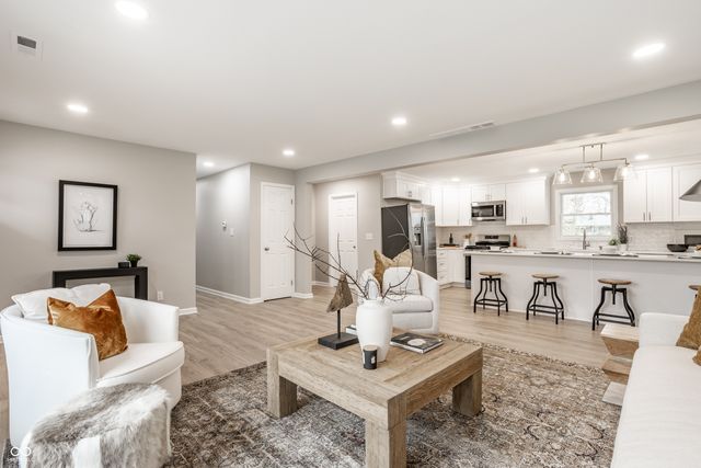 5765 Susan Drive E, Indianapolis, IN 46250