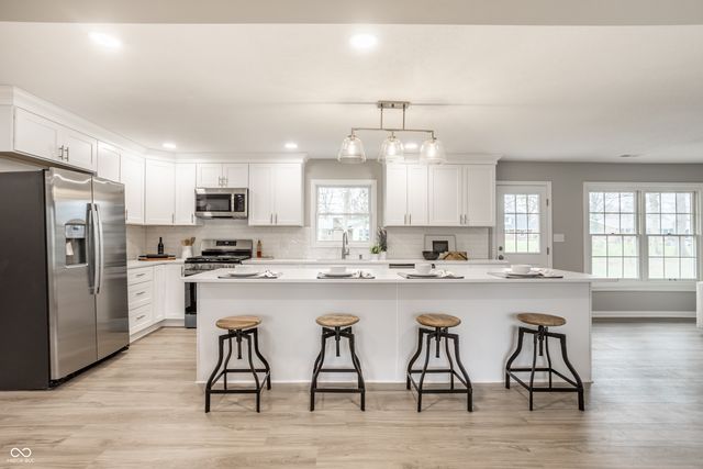 5765 Susan Drive E, Indianapolis, IN 46250