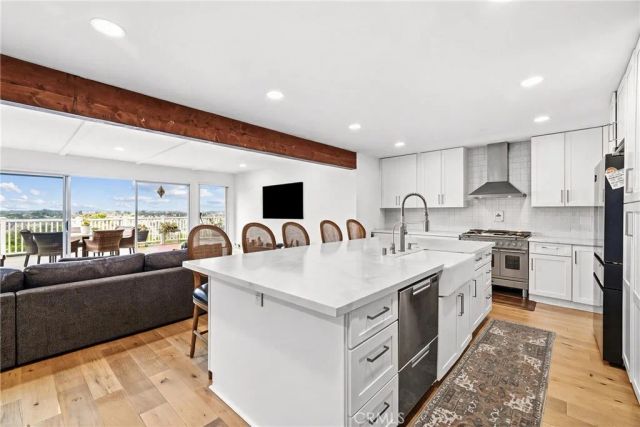 5762 Desert View Drive, La Jolla, CA 92037
