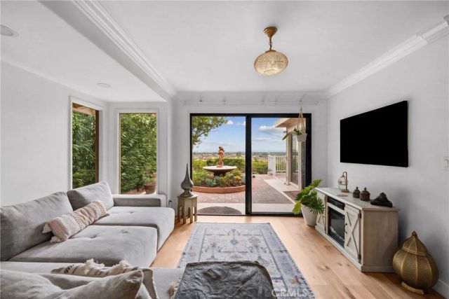 5762 Desert View Drive, La Jolla, CA 92037