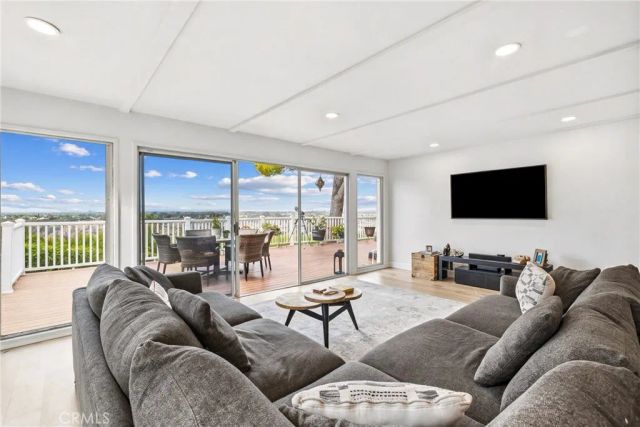 5762 Desert View Drive, La Jolla, CA 92037