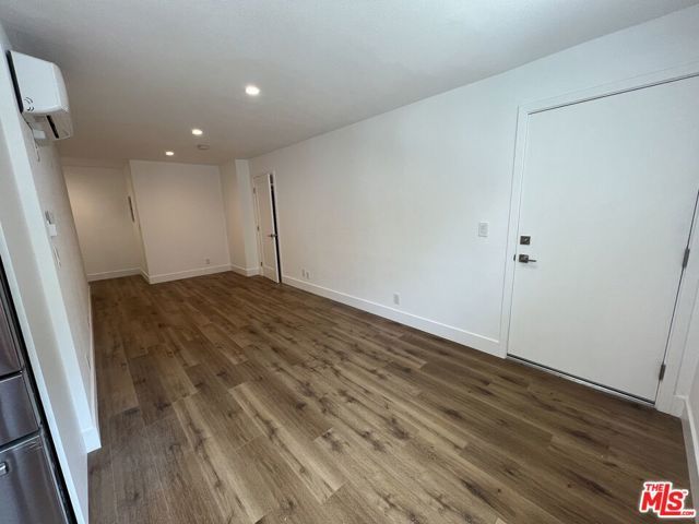 21 Voyage Street, Los Angeles, CA 90292