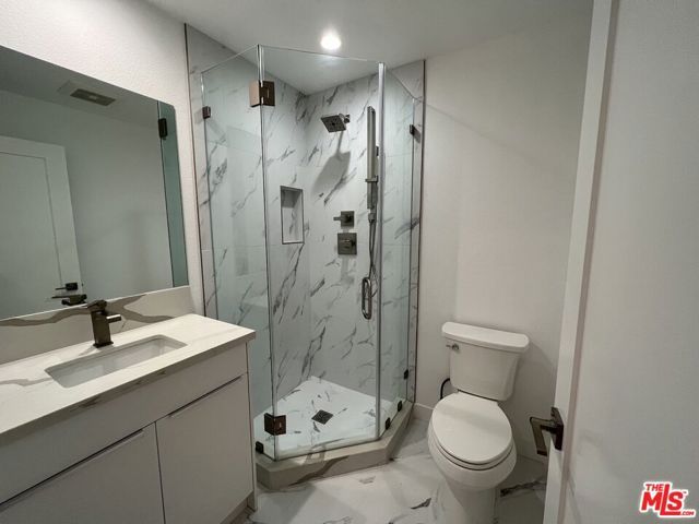 21 Voyage Street, Los Angeles, CA 90292