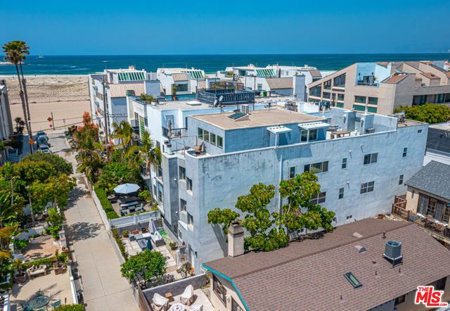 21 Voyage Street, Los Angeles, CA 90292