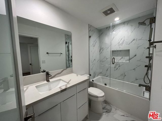21 Voyage Street, Los Angeles, CA 90292
