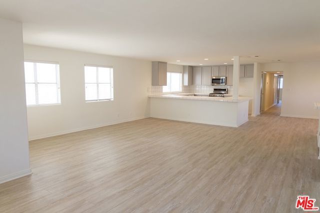 21 Voyage Street, Los Angeles, CA 90292