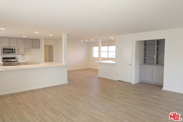 21 Voyage Street, Los Angeles, CA 90292