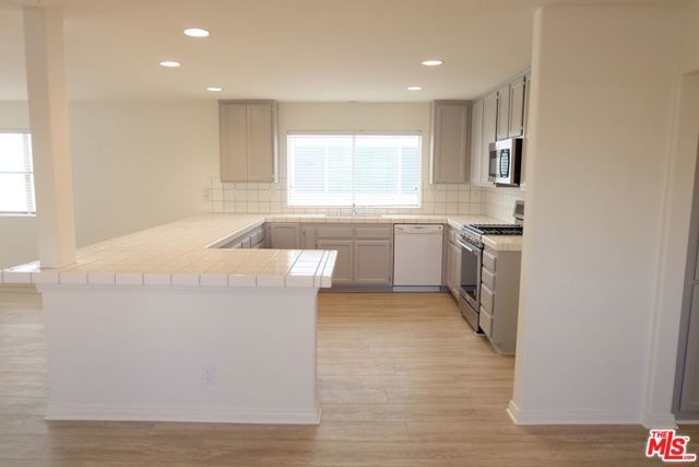 21 Voyage Street, Los Angeles, CA 90292