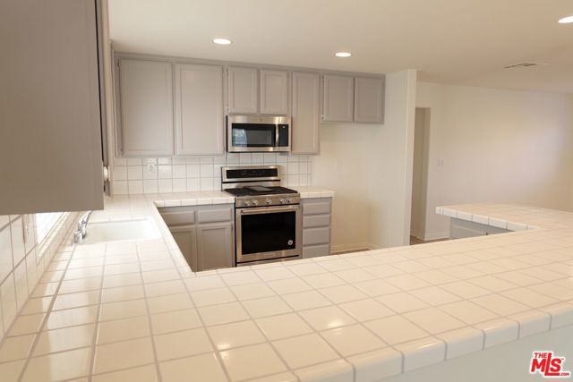 21 Voyage Street, Los Angeles, CA 90292