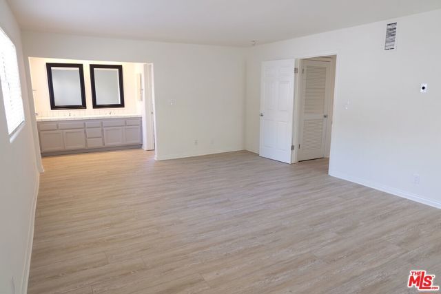 21 Voyage Street, Los Angeles, CA 90292