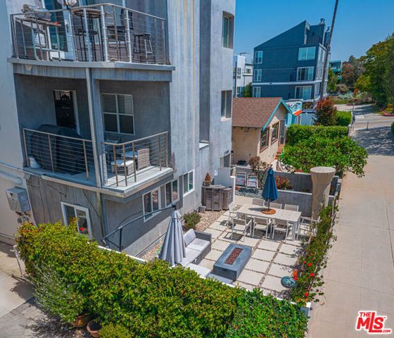 21 Voyage Street, Los Angeles, CA 90292