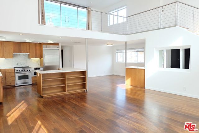 21 Voyage Street, Los Angeles, CA 90292