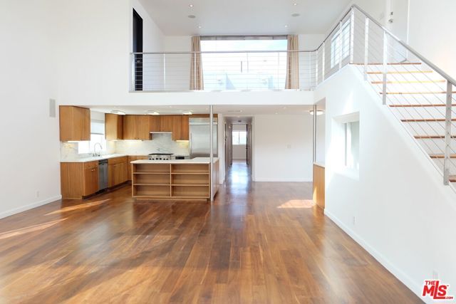 21 Voyage Street, Los Angeles, CA 90292