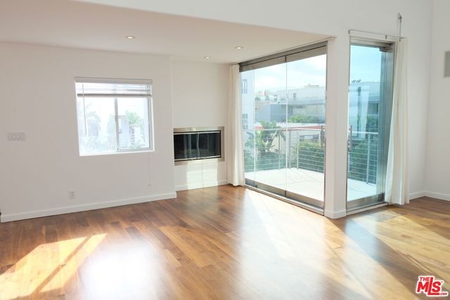 21 Voyage Street, Los Angeles, CA 90292
