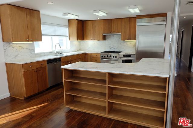 21 Voyage Street, Los Angeles, CA 90292
