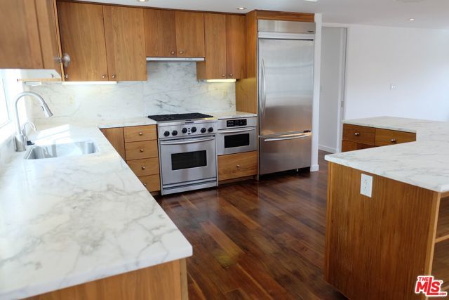 21 Voyage Street, Los Angeles, CA 90292