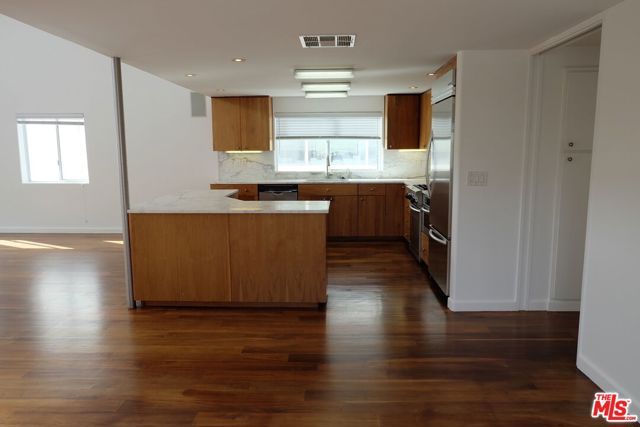 21 Voyage Street, Los Angeles, CA 90292