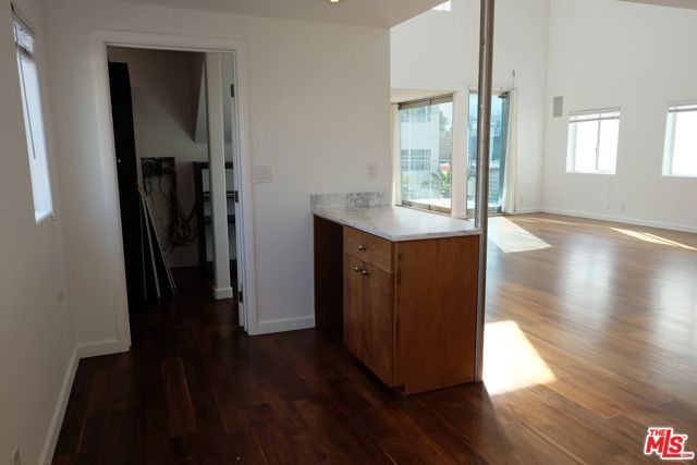 21 Voyage Street, Los Angeles, CA 90292