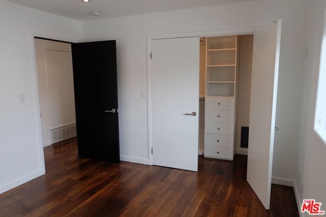 21 Voyage Street, Los Angeles, CA 90292