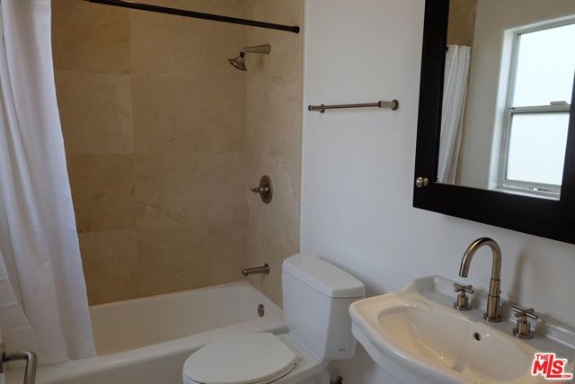 21 Voyage Street, Los Angeles, CA 90292