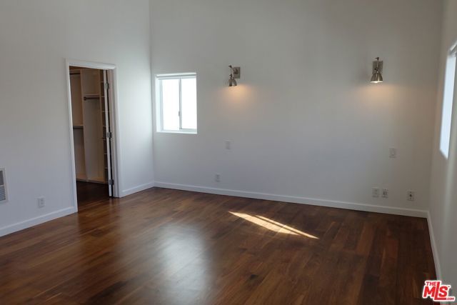 21 Voyage Street, Los Angeles, CA 90292