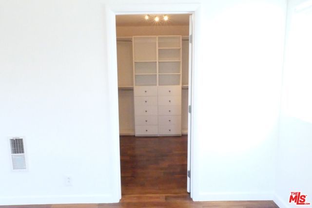 21 Voyage Street, Los Angeles, CA 90292