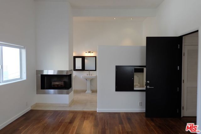 21 Voyage Street, Los Angeles, CA 90292