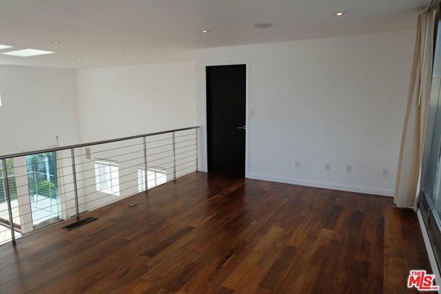 21 Voyage Street, Los Angeles, CA 90292