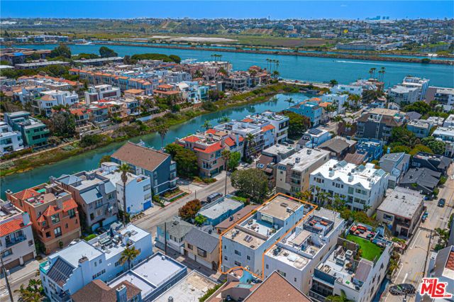 21 Voyage Street, Los Angeles, CA 90292