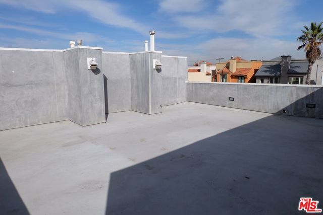 21 Voyage Street, Los Angeles, CA 90292
