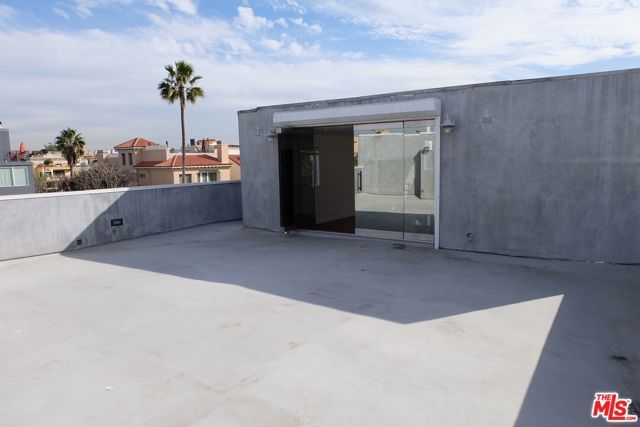 21 Voyage Street, Los Angeles, CA 90292