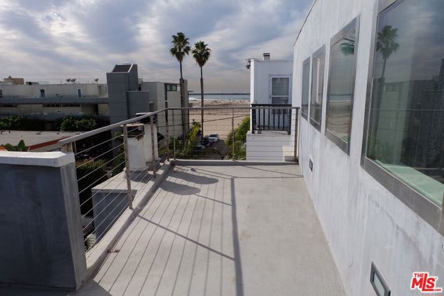 21 Voyage Street, Los Angeles, CA 90292