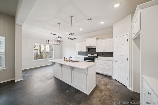 215 N Broadway Street, Skiatook, OK 74070