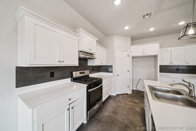 215 N Broadway Street, Skiatook, OK 74070