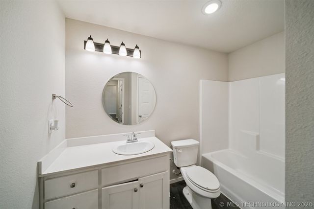 215 N Broadway Street, Skiatook, OK 74070