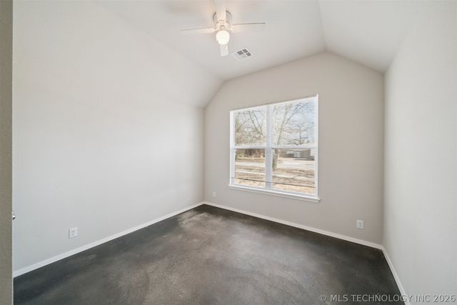 215 N Broadway Street, Skiatook, OK 74070