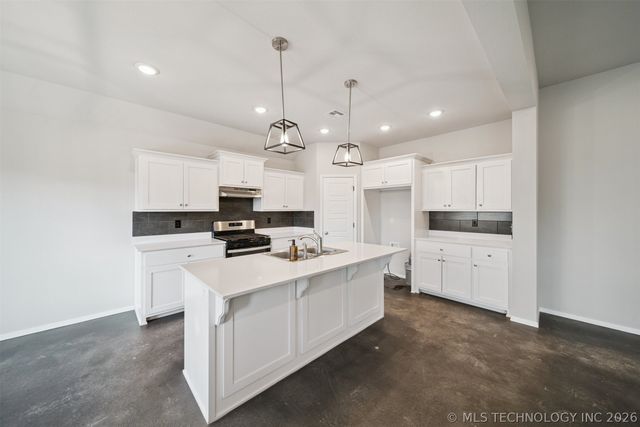 215 N Broadway Street, Skiatook, OK 74070