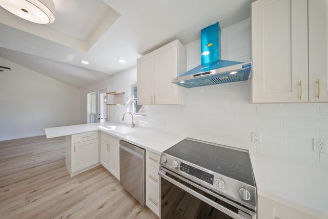 9115 Tanager Street, Houston, TX 77036